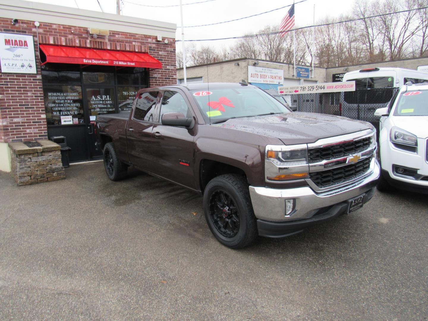 2016 Brown /Gray Chevrolet Silverado 1500 LT Texas Edition (3GCPCREC6GG) with an 5.3L V8 OHV 16V engine, Automatic transmission, located at 215 Milton St, Dedham, MA, 02026, (781) 329-5144, 42.241905, -71.157295 - This Special Texas Edition RWD sports truck is in excellent condition. Undercarriage is as clean as the body. All ASPI Motor Cars vehicles are fully serviced before they are delivered to assure the highest quality used vehicles. Comes with a 3/3 certification warranty included in the price. Call for - Photo#0